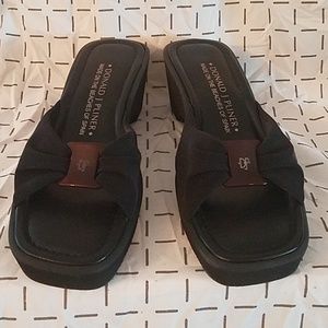 Donald J Pliner Black Wedge Never Worn Sz. 6.5